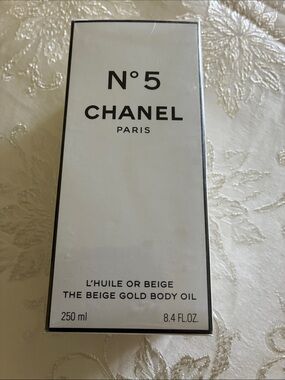 CHANEL Beige & Black N°5 Body Oil Packaging